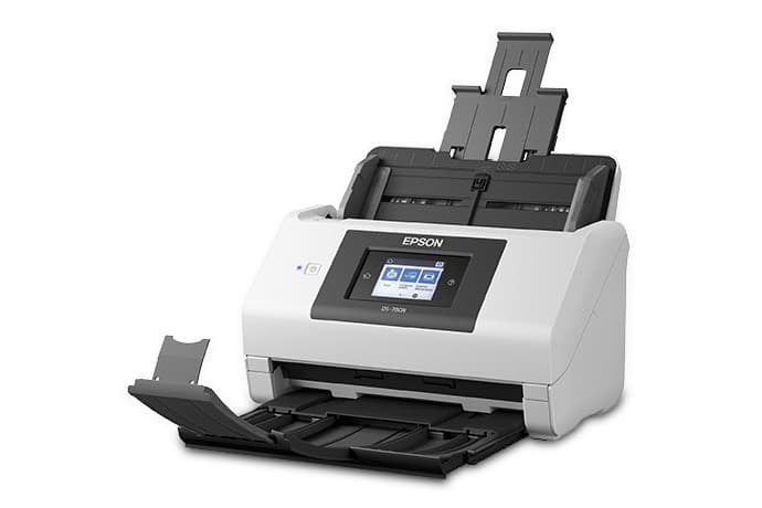Escáner Epson DS-780N vista en ángulo con bandejas de entrada y salida extendidas