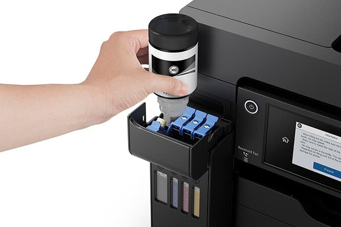 Epson EcoTank L15150 recarga de los tanques de tinta con botella