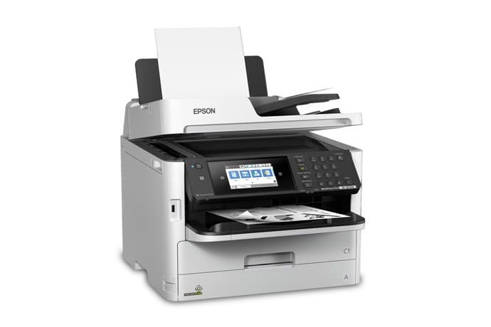 Epson WorkForce Pro WF-M5799 vista en ángulo derecho con papel cargado