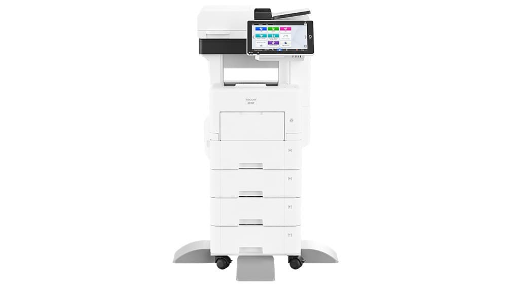 Ricoh IM 550F con bandejas opcionales y base con ruedas