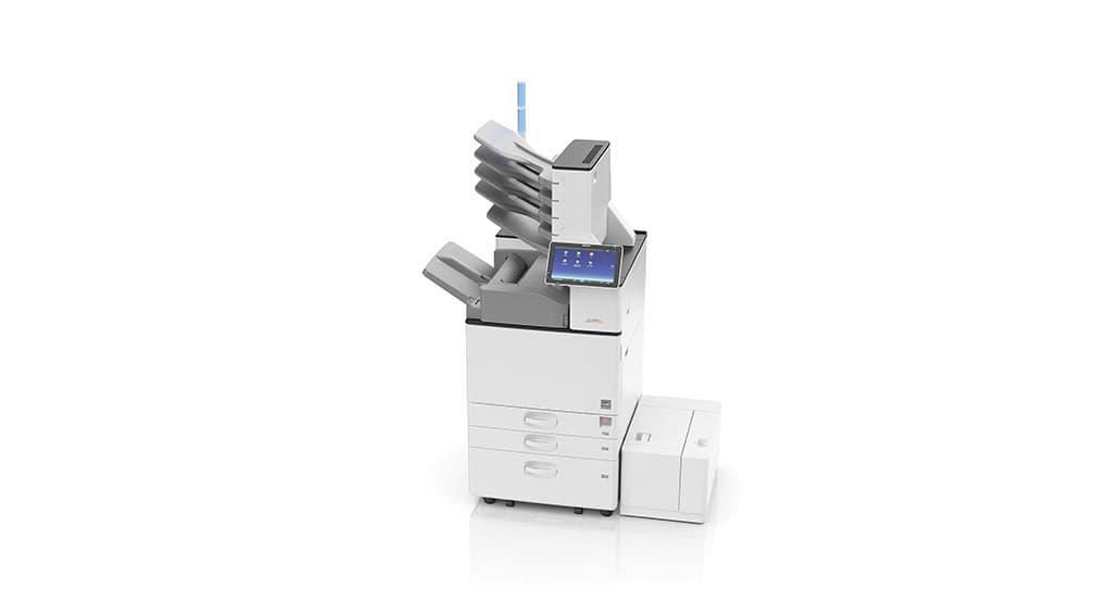 Ricoh SP 8400DN con finalizador y bandejas opcionales