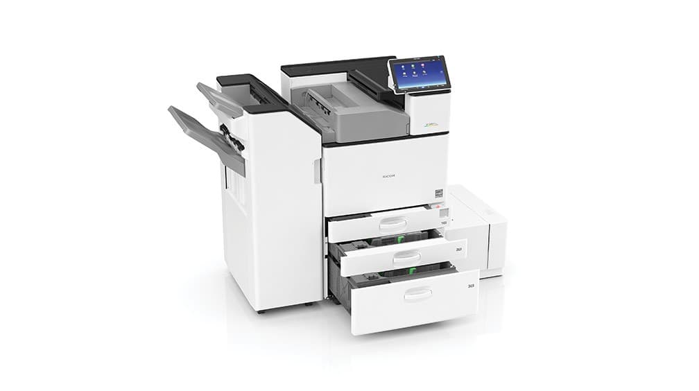 Ricoh SP 8400DN con bandejas de papel abiertas