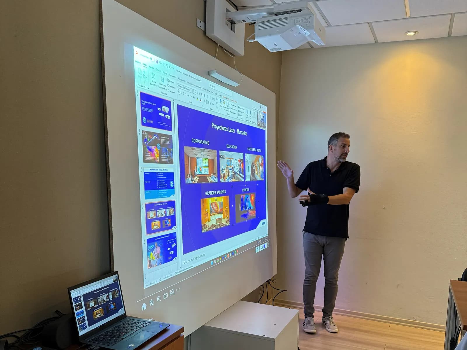 Presentaciones y capacitaciones en pantalla grande