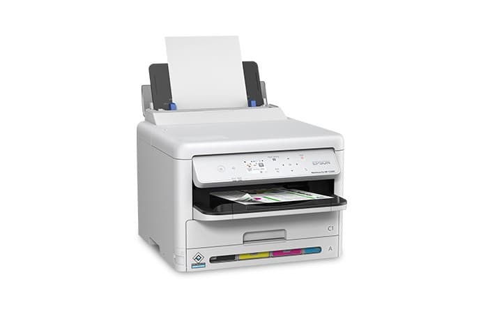 Epson WorkForce Pro WF-C5390 vista en ángulo derecho con papel cargado